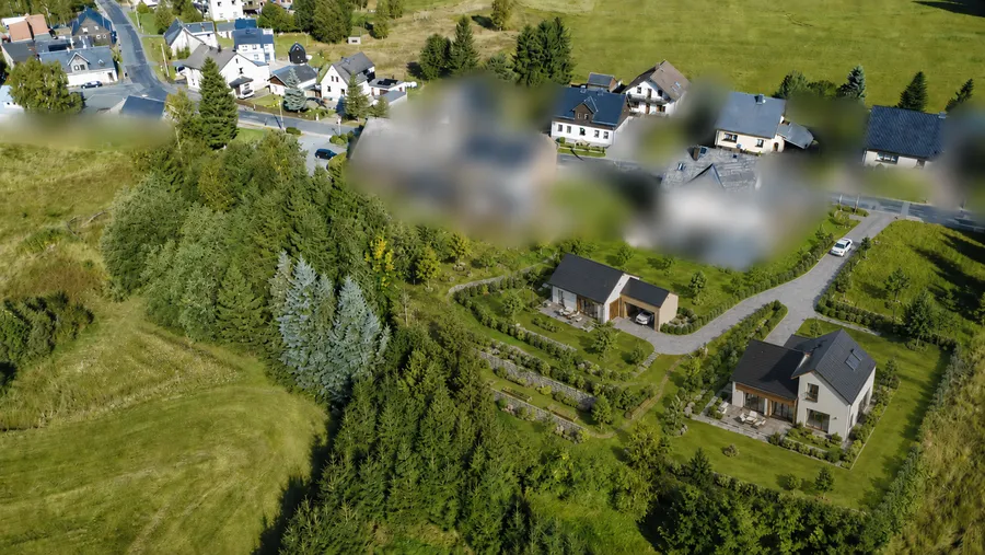 Inspirierende Visualisierung von 2 Einfamilienhäusern auf einem Grundstück